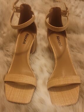 NWT Abound Beige Strappy Block Heel Sandals